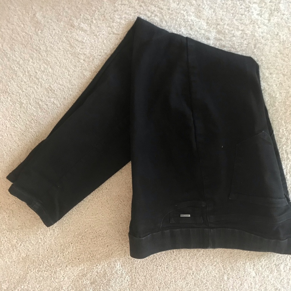 Pull on skinny jeans. Super comfy.